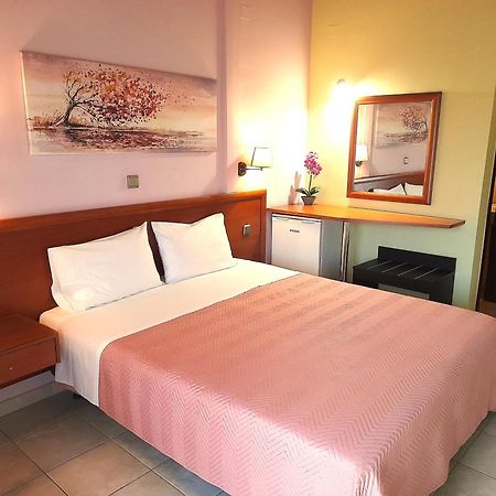 Hotel Prigipikon Suites And Sofites Лутра Ипатис Екстериор снимка