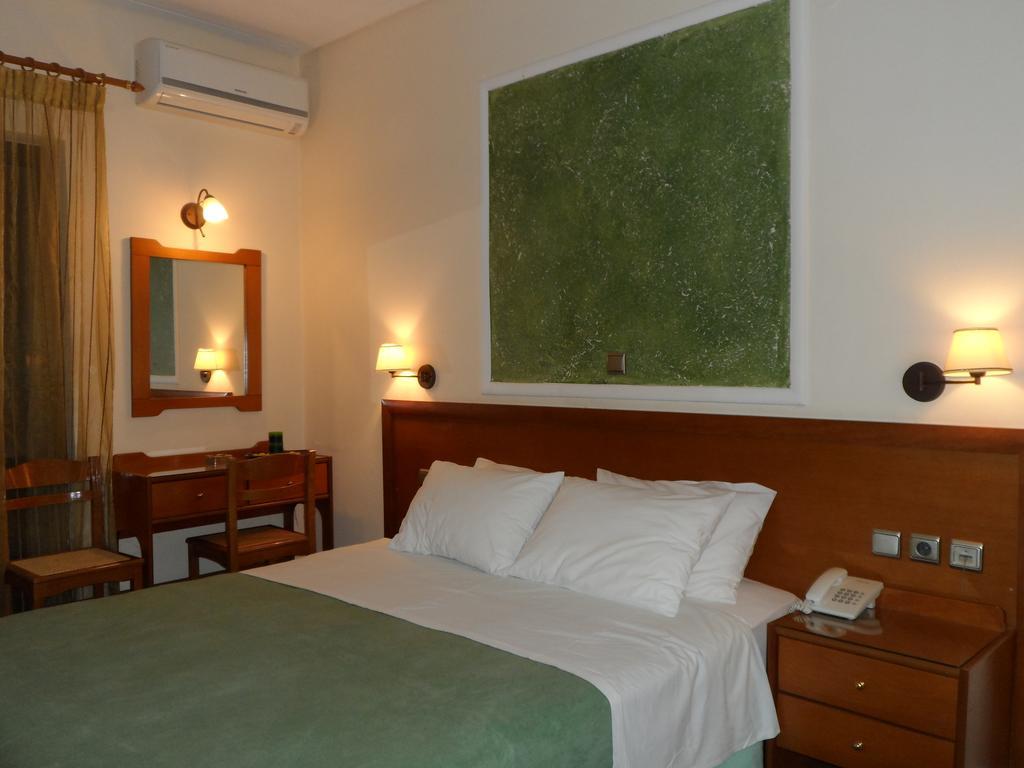 Hotel Prigipikon Suites And Sofites Лутра Ипатис Екстериор снимка