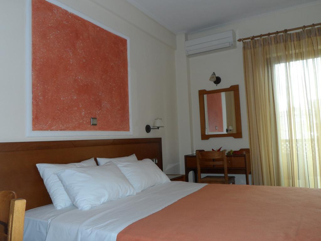 Hotel Prigipikon Suites And Sofites Лутра Ипатис Екстериор снимка