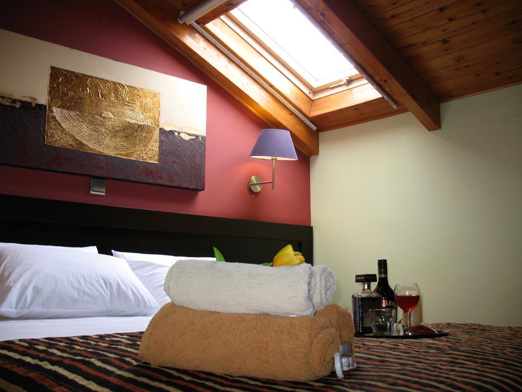 Hotel Prigipikon Suites And Sofites Лутра Ипатис Екстериор снимка