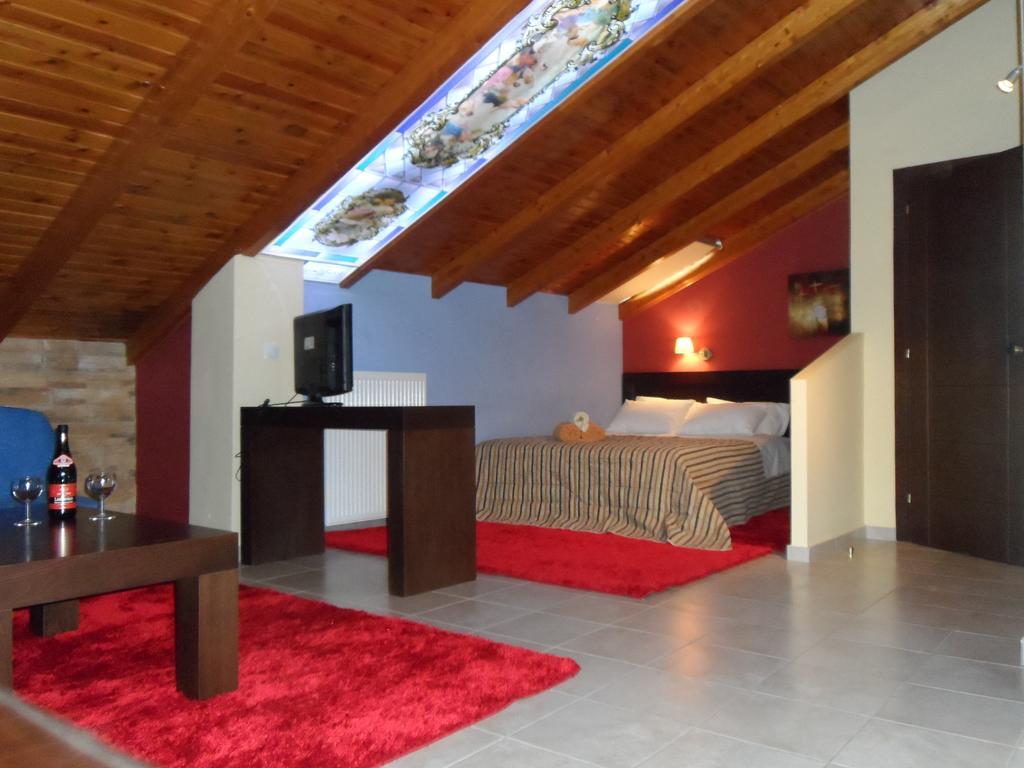Hotel Prigipikon Suites And Sofites Лутра Ипатис Екстериор снимка