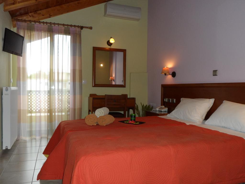 Hotel Prigipikon Suites And Sofites Лутра Ипатис Екстериор снимка