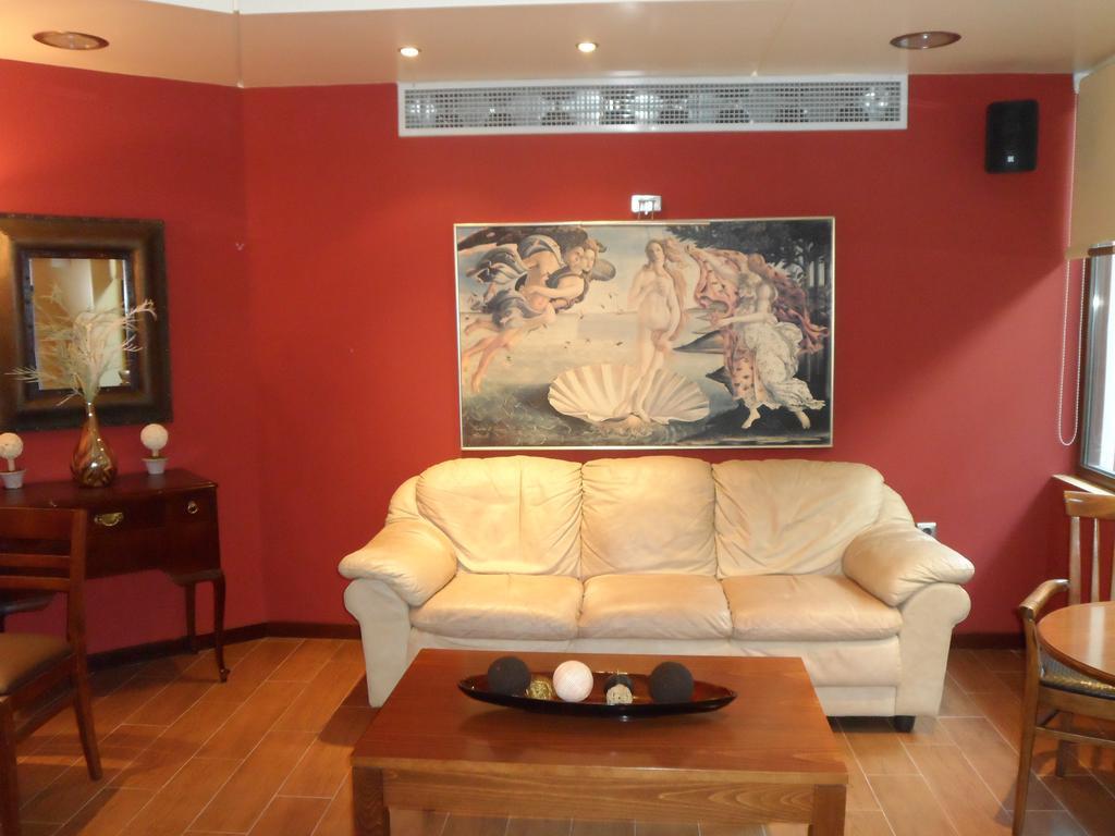Hotel Prigipikon Suites And Sofites Лутра Ипатис Екстериор снимка