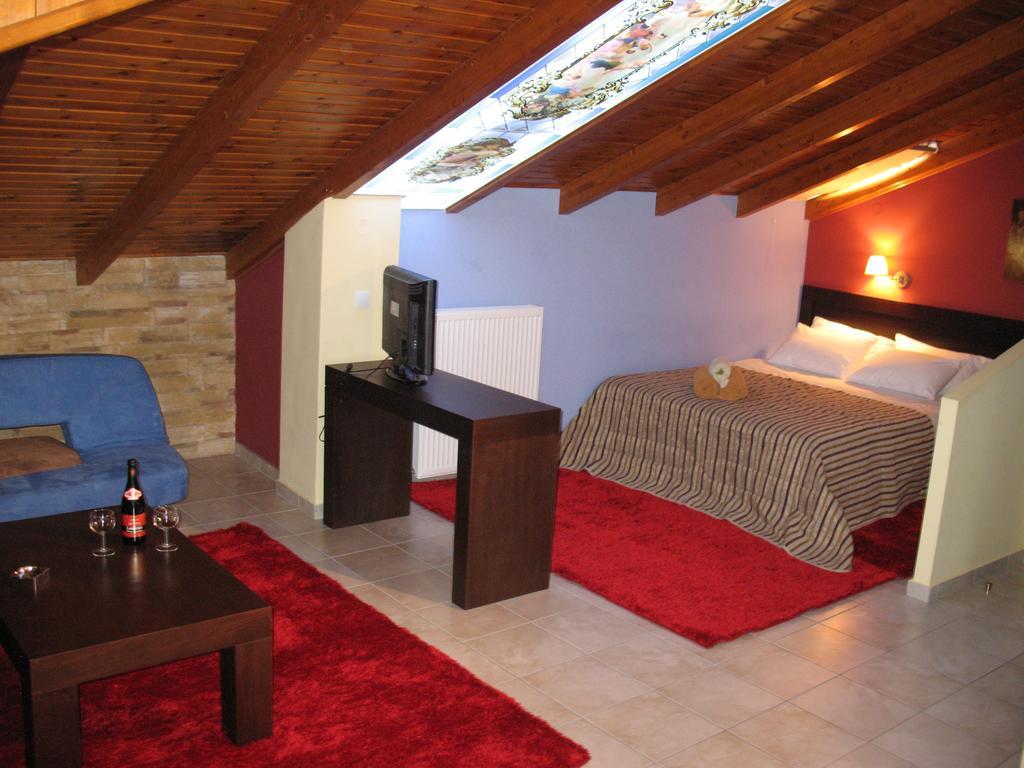 Hotel Prigipikon Suites And Sofites Лутра Ипатис Екстериор снимка