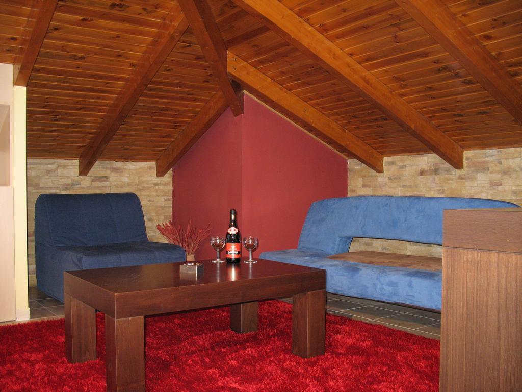 Hotel Prigipikon Suites And Sofites Лутра Ипатис Екстериор снимка