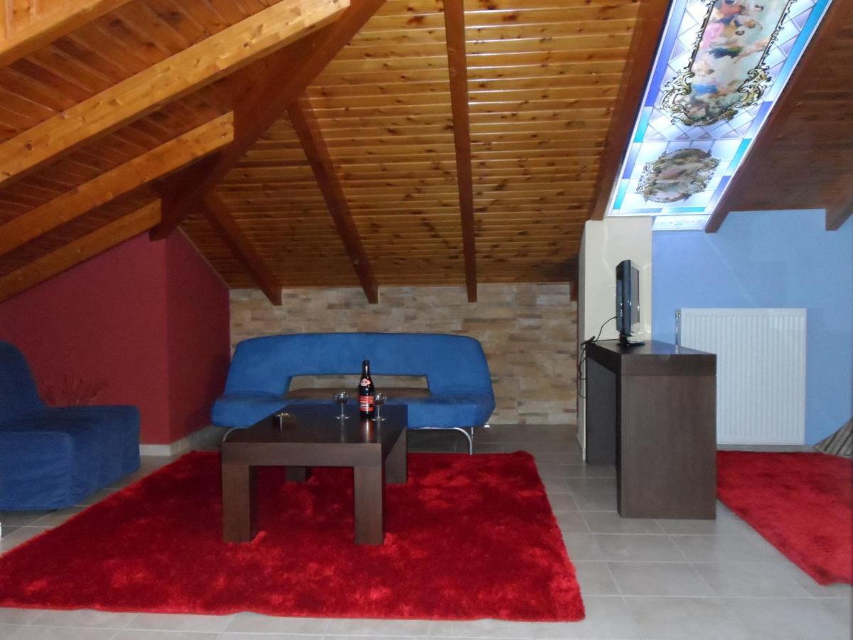 Hotel Prigipikon Suites And Sofites Лутра Ипатис Екстериор снимка