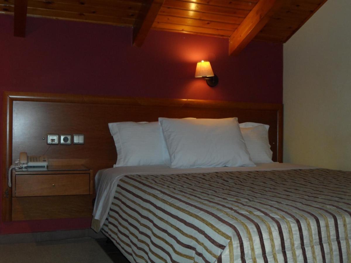 Hotel Prigipikon Suites And Sofites Лутра Ипатис Екстериор снимка
