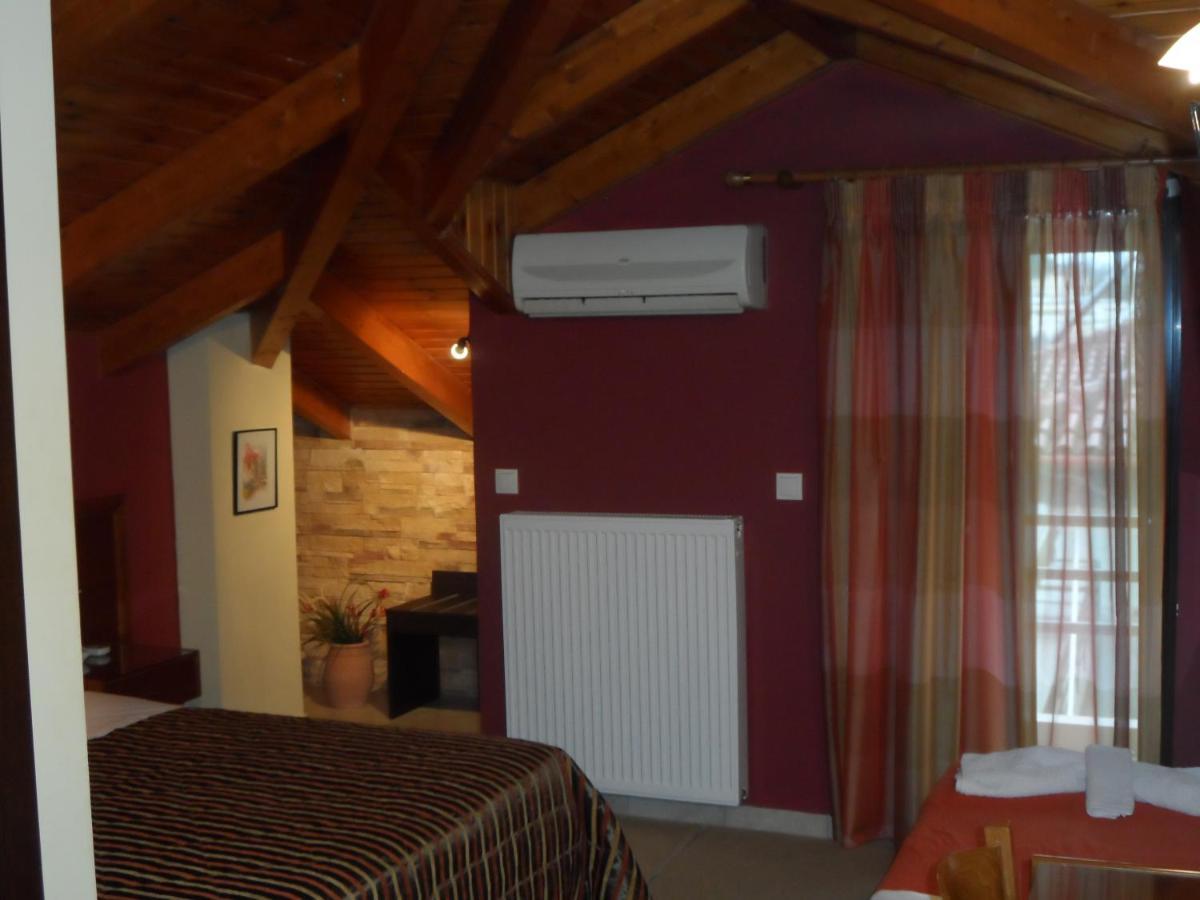 Hotel Prigipikon Suites And Sofites Лутра Ипатис Екстериор снимка