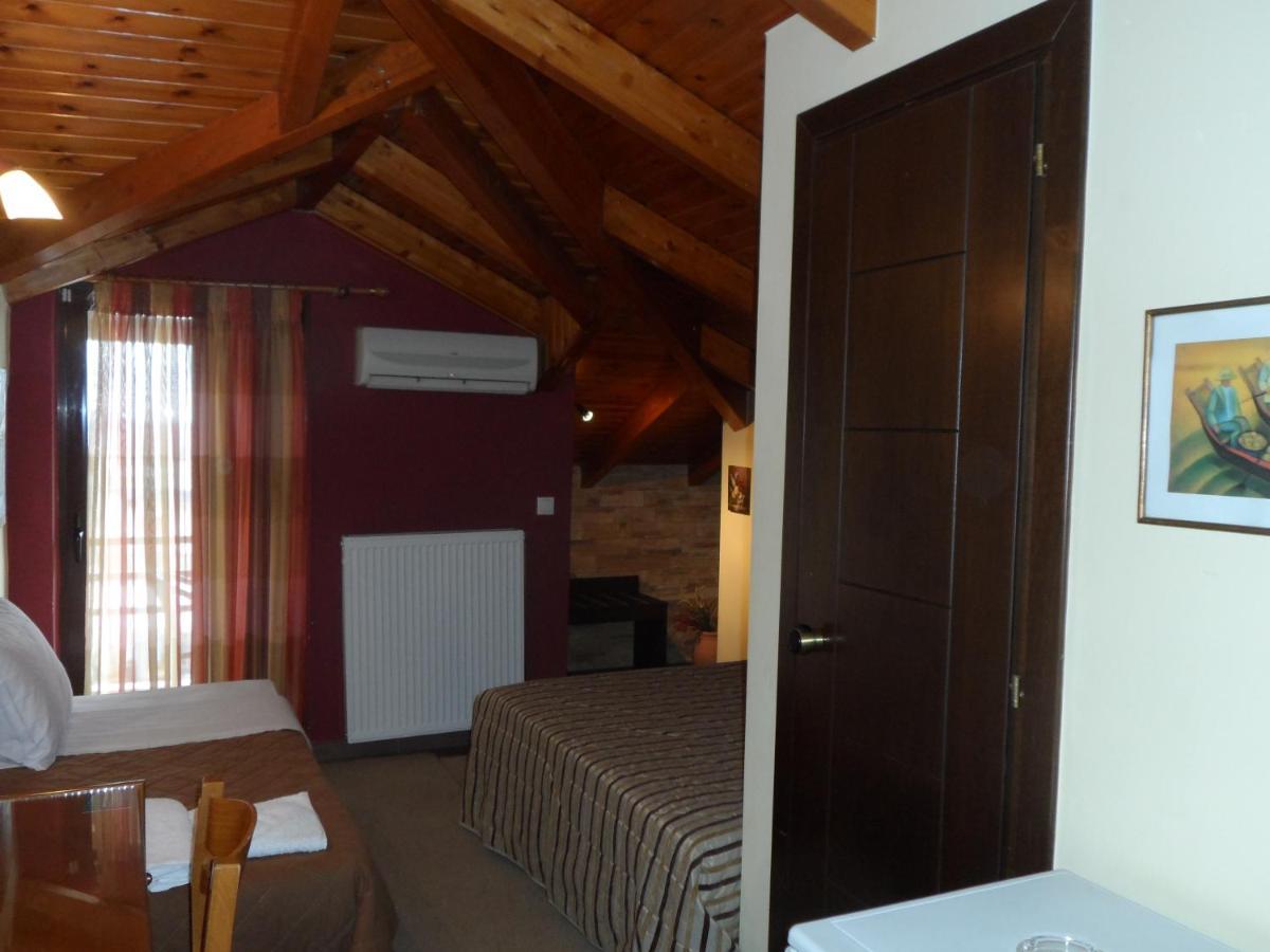 Hotel Prigipikon Suites And Sofites Лутра Ипатис Екстериор снимка