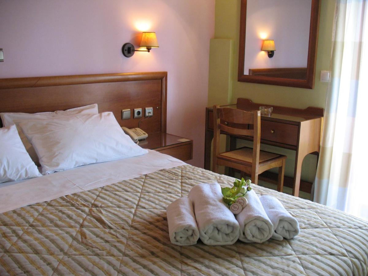 Hotel Prigipikon Suites And Sofites Лутра Ипатис Екстериор снимка