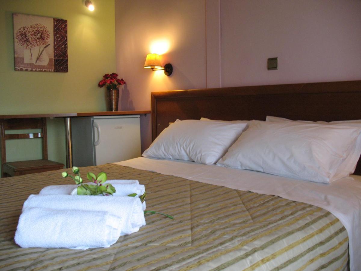 Hotel Prigipikon Suites And Sofites Лутра Ипатис Екстериор снимка