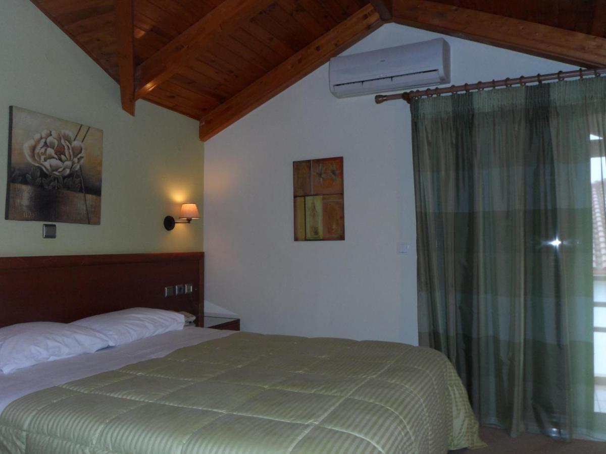 Hotel Prigipikon Suites And Sofites Лутра Ипатис Екстериор снимка