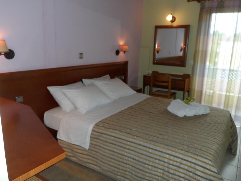 Hotel Prigipikon Suites And Sofites Лутра Ипатис Стая снимка