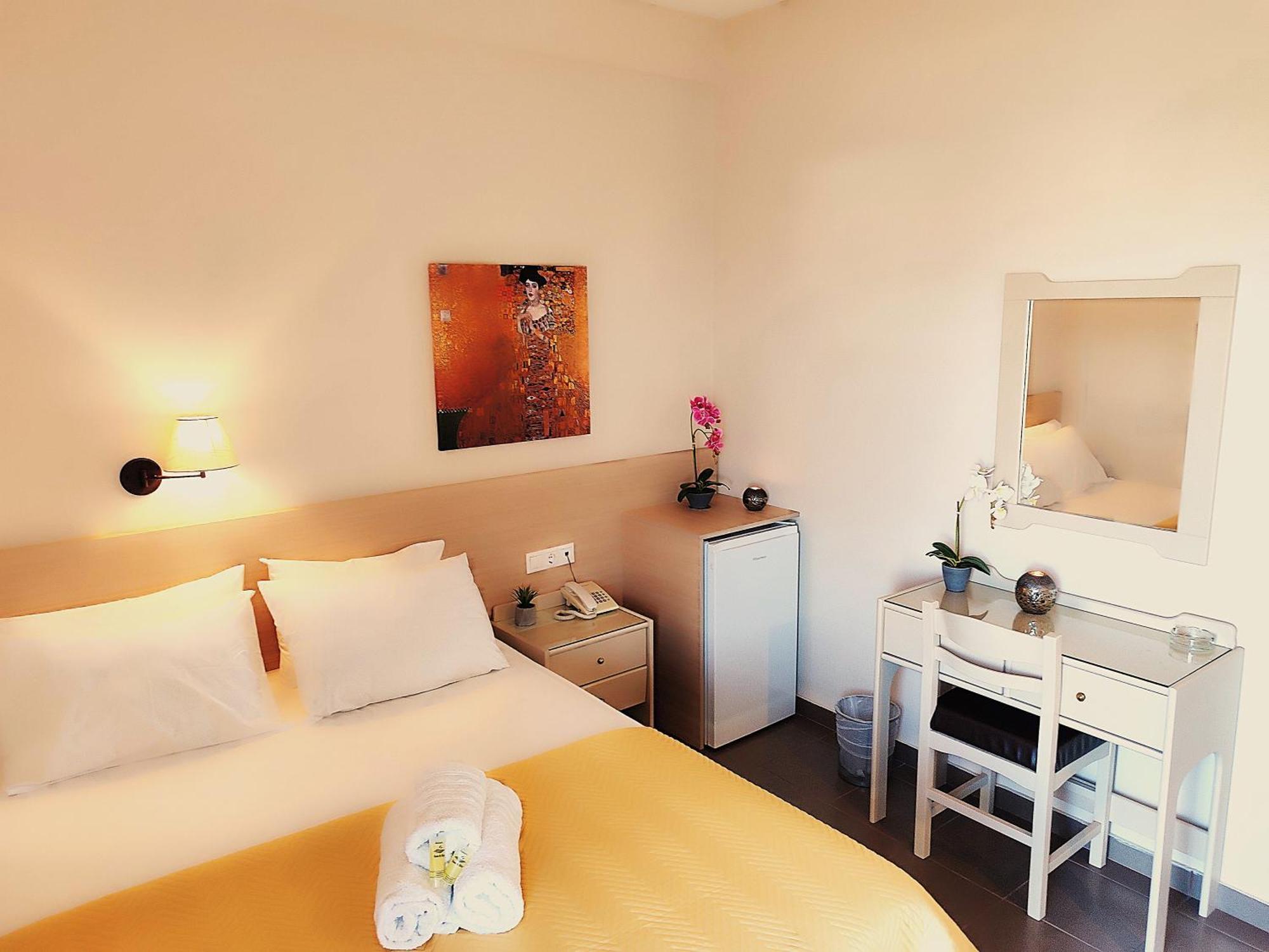 Hotel Prigipikon Suites And Sofites Лутра Ипатис Екстериор снимка